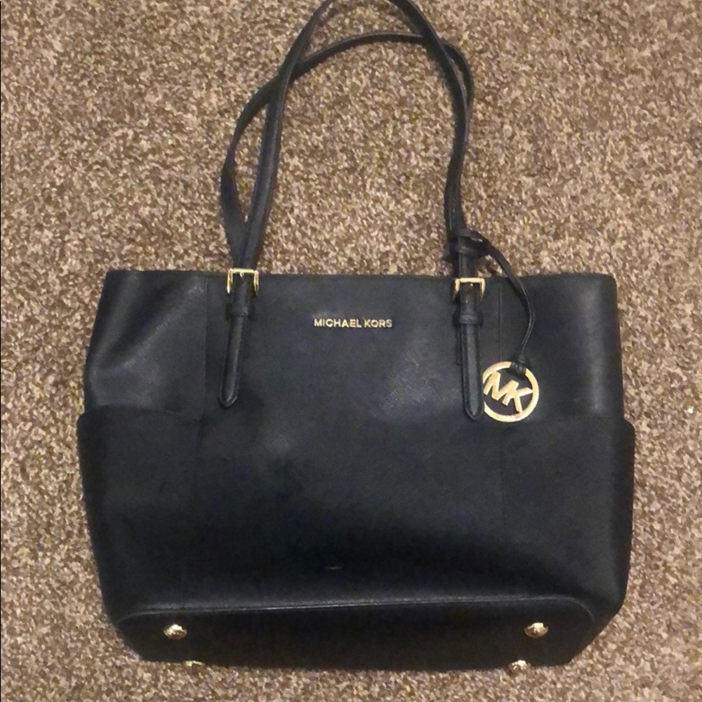 Like new barely used Michael Kors tote bag large